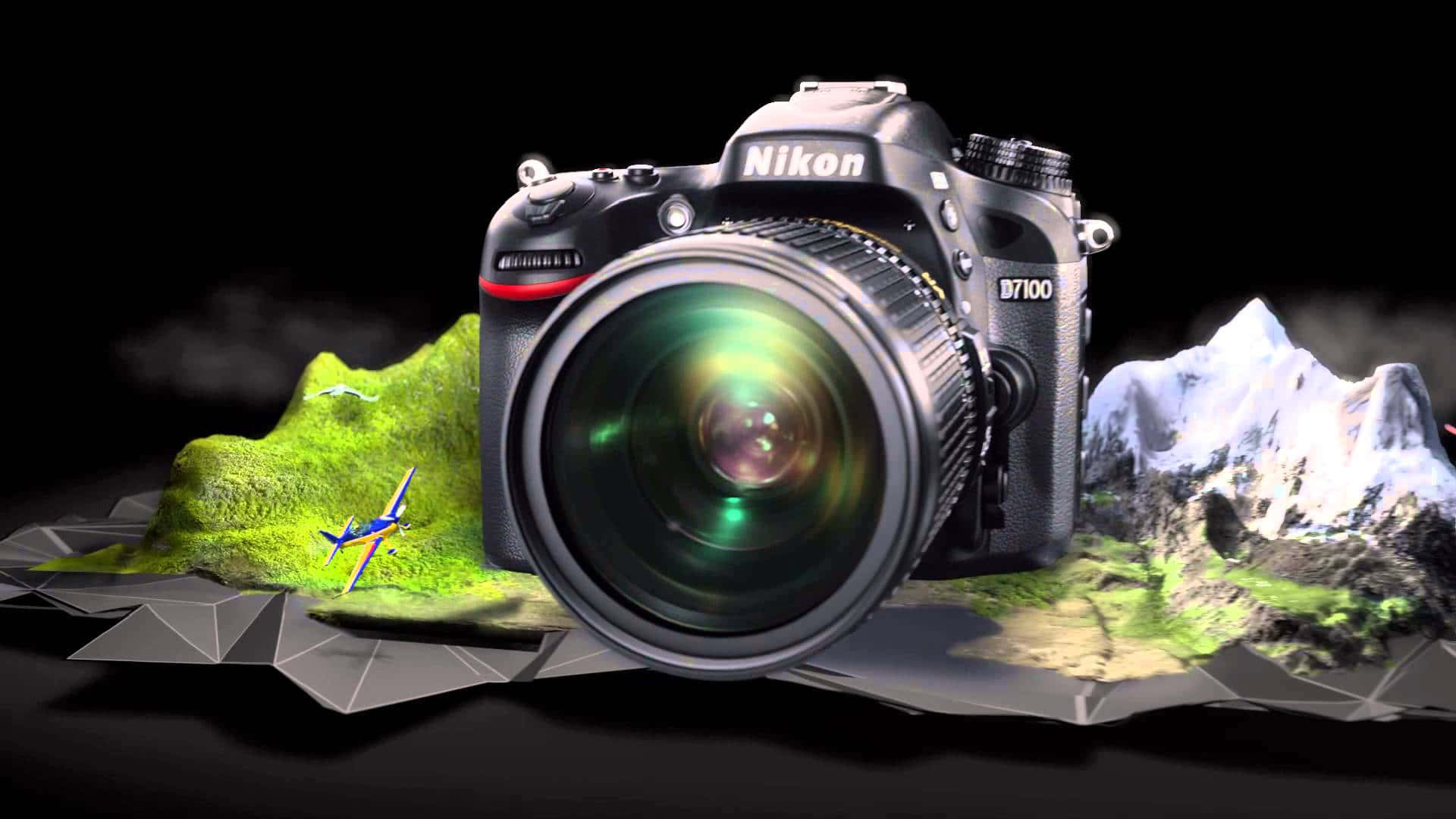 攝影 桌布 壁紙 — 一部配備大型鏡頭的Nikon D7100 DSLR相機位於一個破碎的景觀上，其中有綠色山丘、雪山和小型飛機。