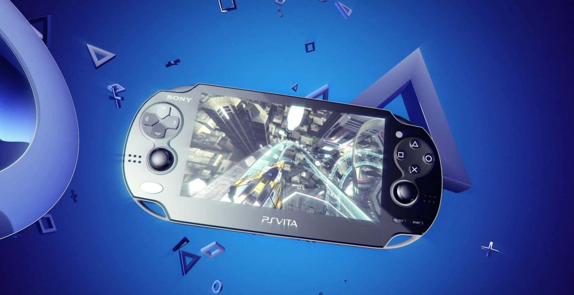 Ps Vita 桌布 壁紙 — 一部銀色Sony PS Vita遊戲機漂浮在充滿活力的藍色背景上，背景有浮動的幾何形狀，螢幕上顯示一款未來風格的賽車遊戲。