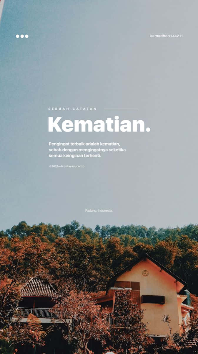 Minimalist Typography 桌布 壁紙 — 一間寧靜的熱帶房屋，隱藏在秋色樹木之間，天空朦朧，覆蓋著印尼文字。