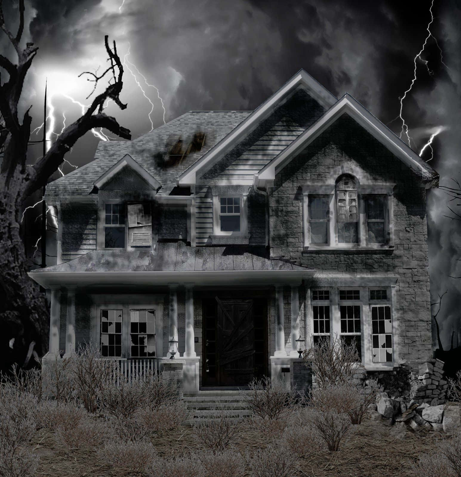 Haunted House 桌布 壁紙 — 一間破舊的鬼屋矗立在暴風雨的天空下，閃電照亮了它破碎的窗戶和腐朽的門廊。