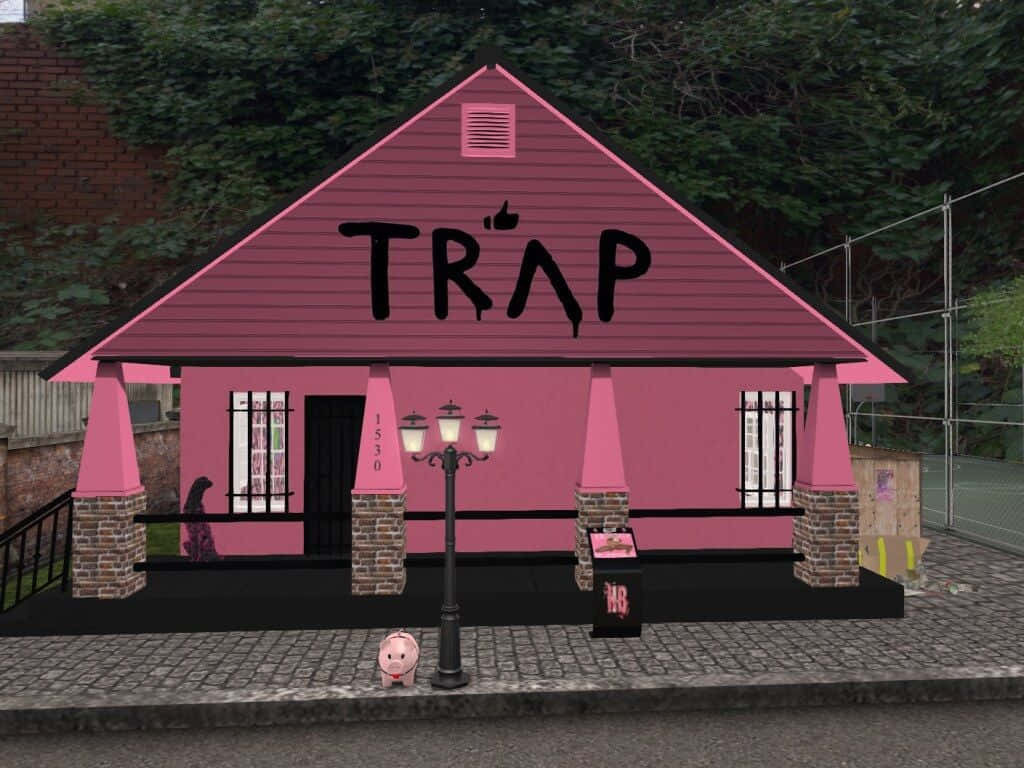 房屋 桌布 壁紙 — 一間粉紅色房子，屋頂上有「TRAP」塗鴉，矗立在鵝卵石街道上，附近有復古路燈和一個小豬撲滿。