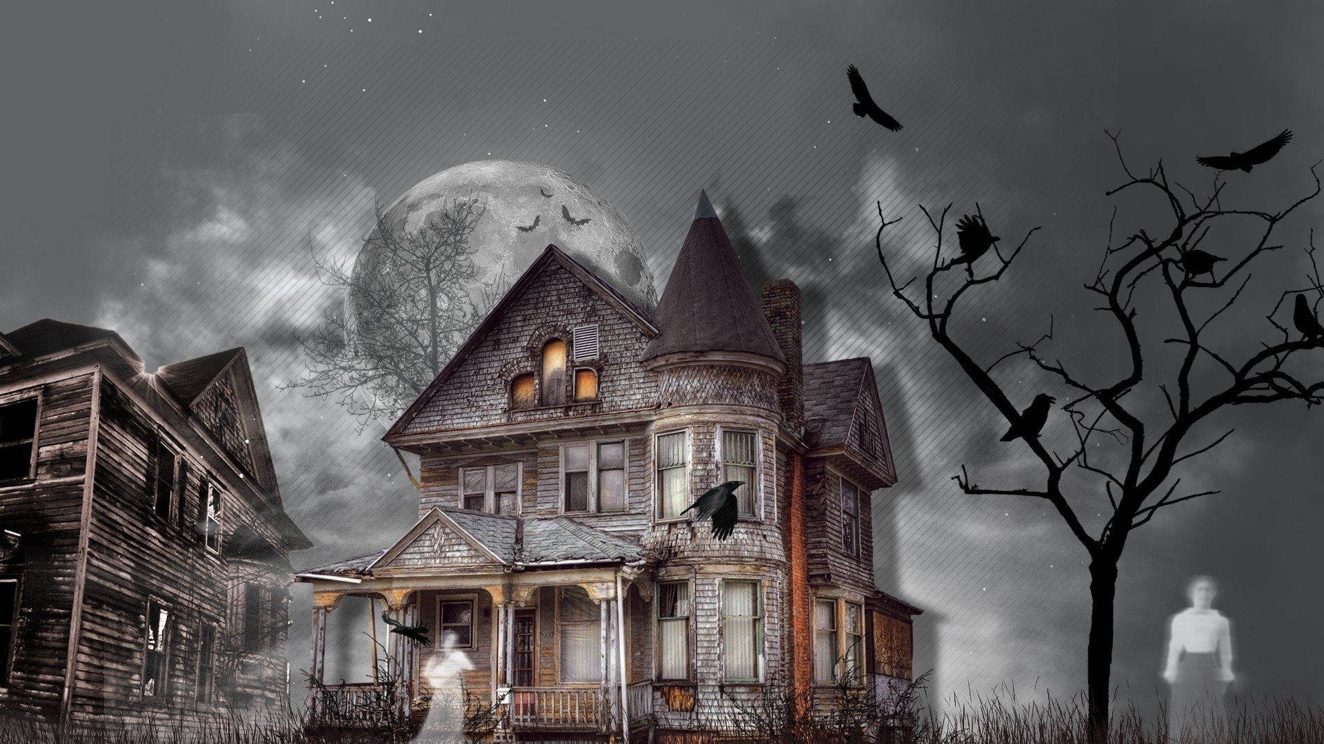 haunted 桌布 壁紙 — 一間維多利亞式鬼屋，滿月下，烏鴉棲息在光禿禿的樹上，幽靈般的身影在詭異的夜晚飄蕩。
