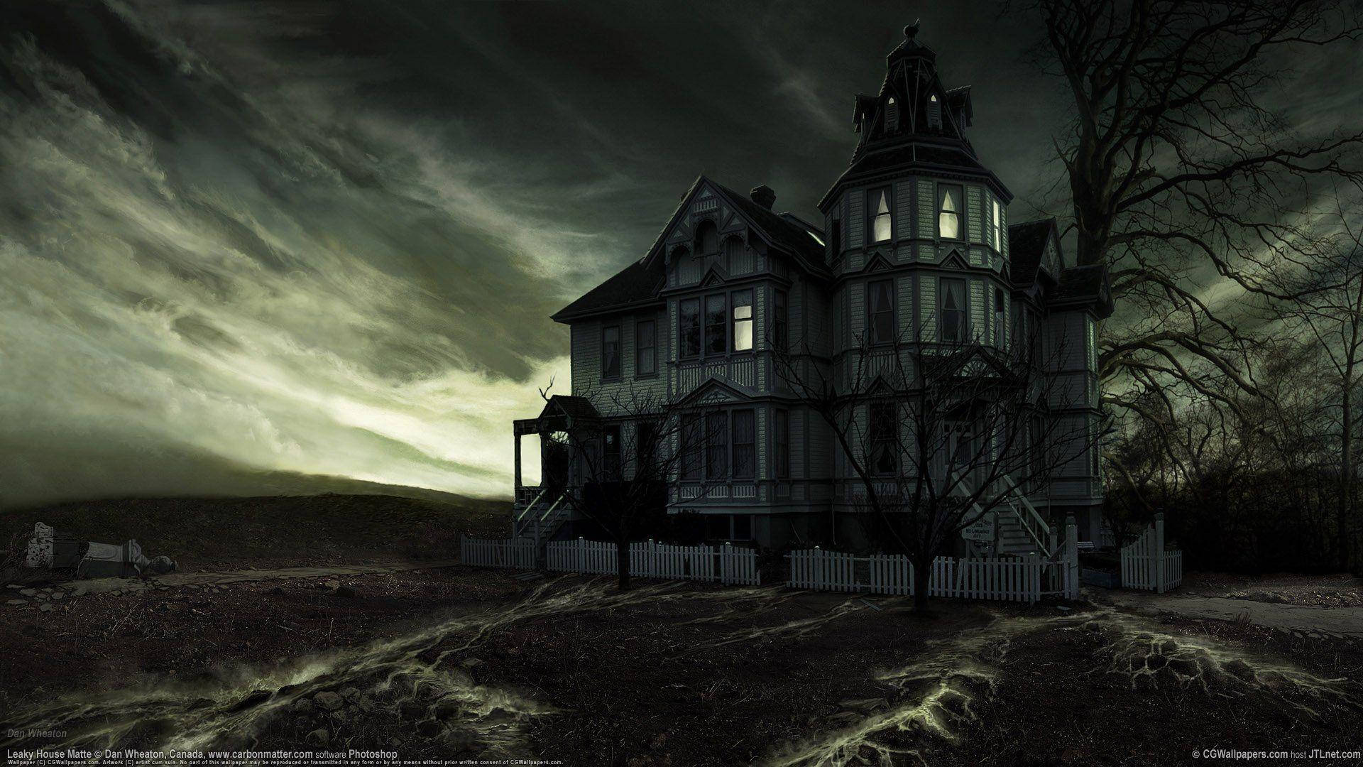 Haunted House Halloween 桌布 壁紙 — 一間維多利亞式鬼屋，窗戶發光，孤立在暴風雨夜空中，有光禿的樹木和龜裂的土地。