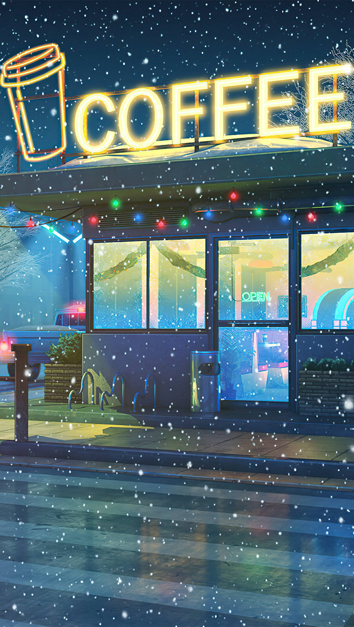 Coffee Shop 桌布 壁紙 — 一間舒適的咖啡店在夜晚飄雪下溫暖地發光，裝飾著節日燈飾和霓虹招牌。