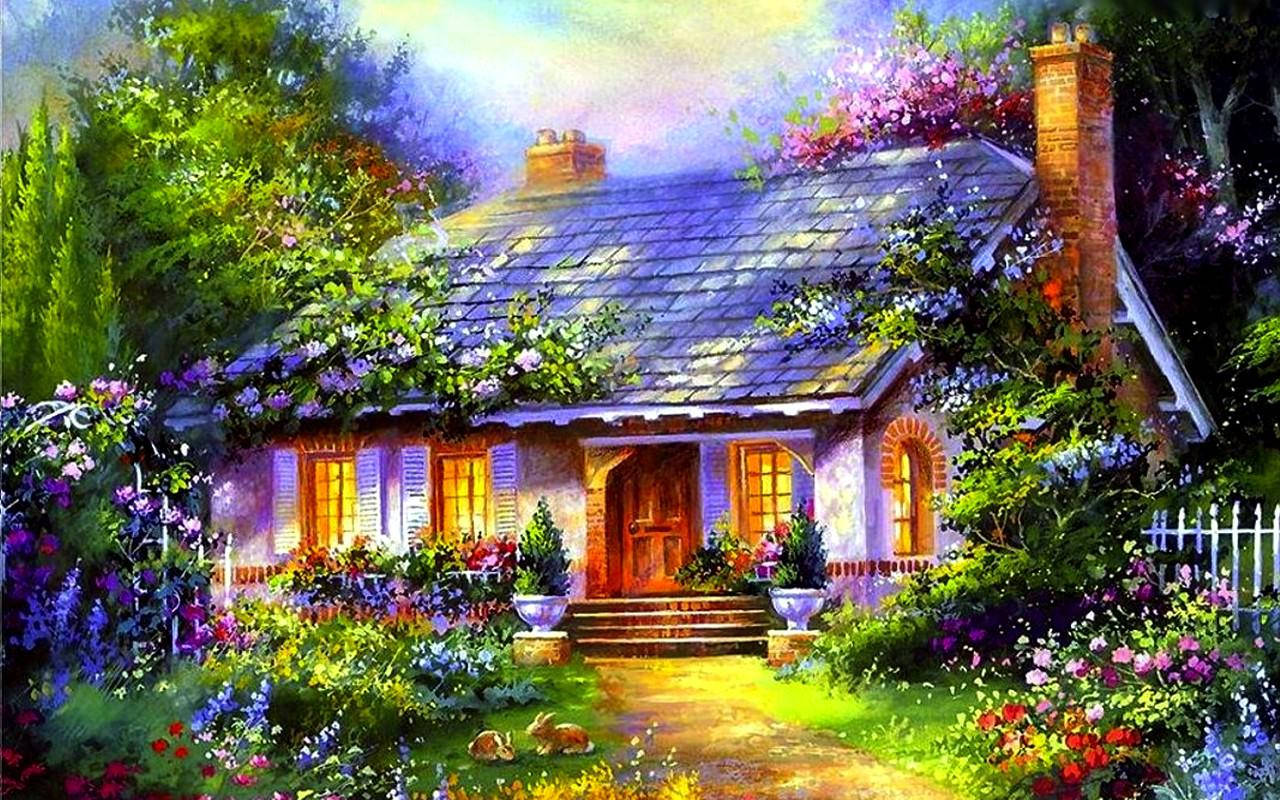 甜蜜的家 桌布 壁紙 — 一間舒適的小屋坐落在一個充滿活力的花園中，花園裡盛開著鮮花，窗戶在柔和的暮色下散發著溫暖的光芒。