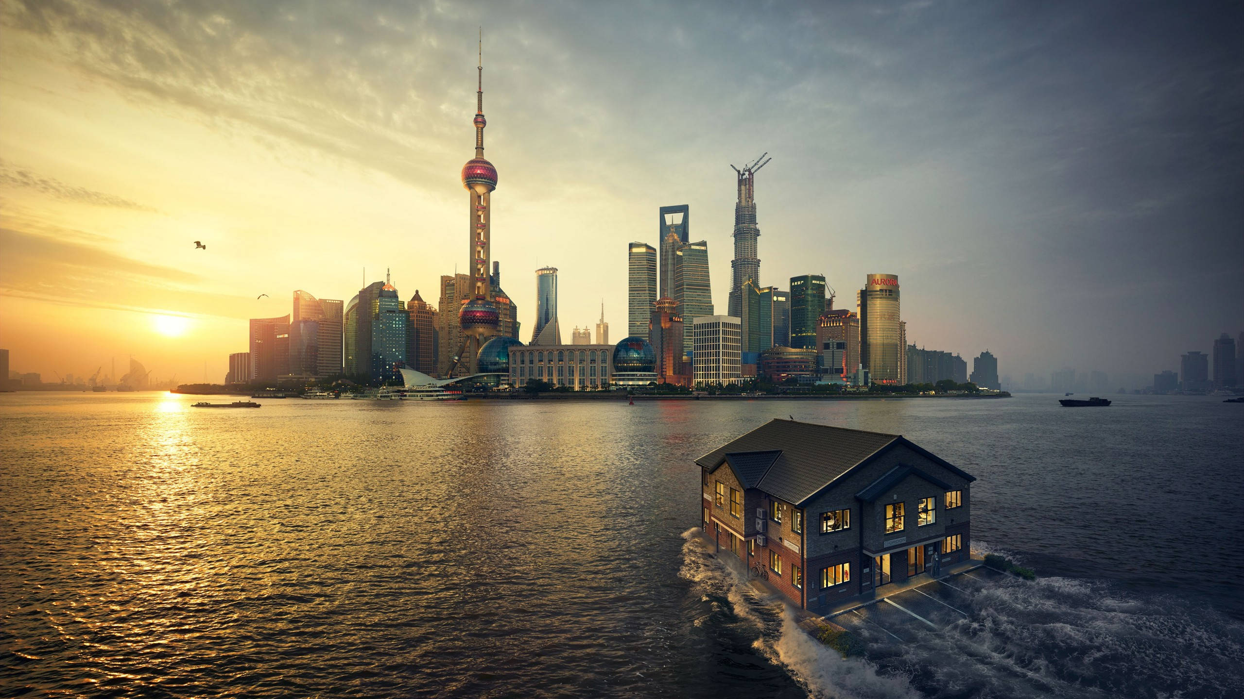 Shanghai 桌布 壁紙 — 一間舒適的房子在水面上滑行，朝向日落時分閃耀的未來城市天際線。