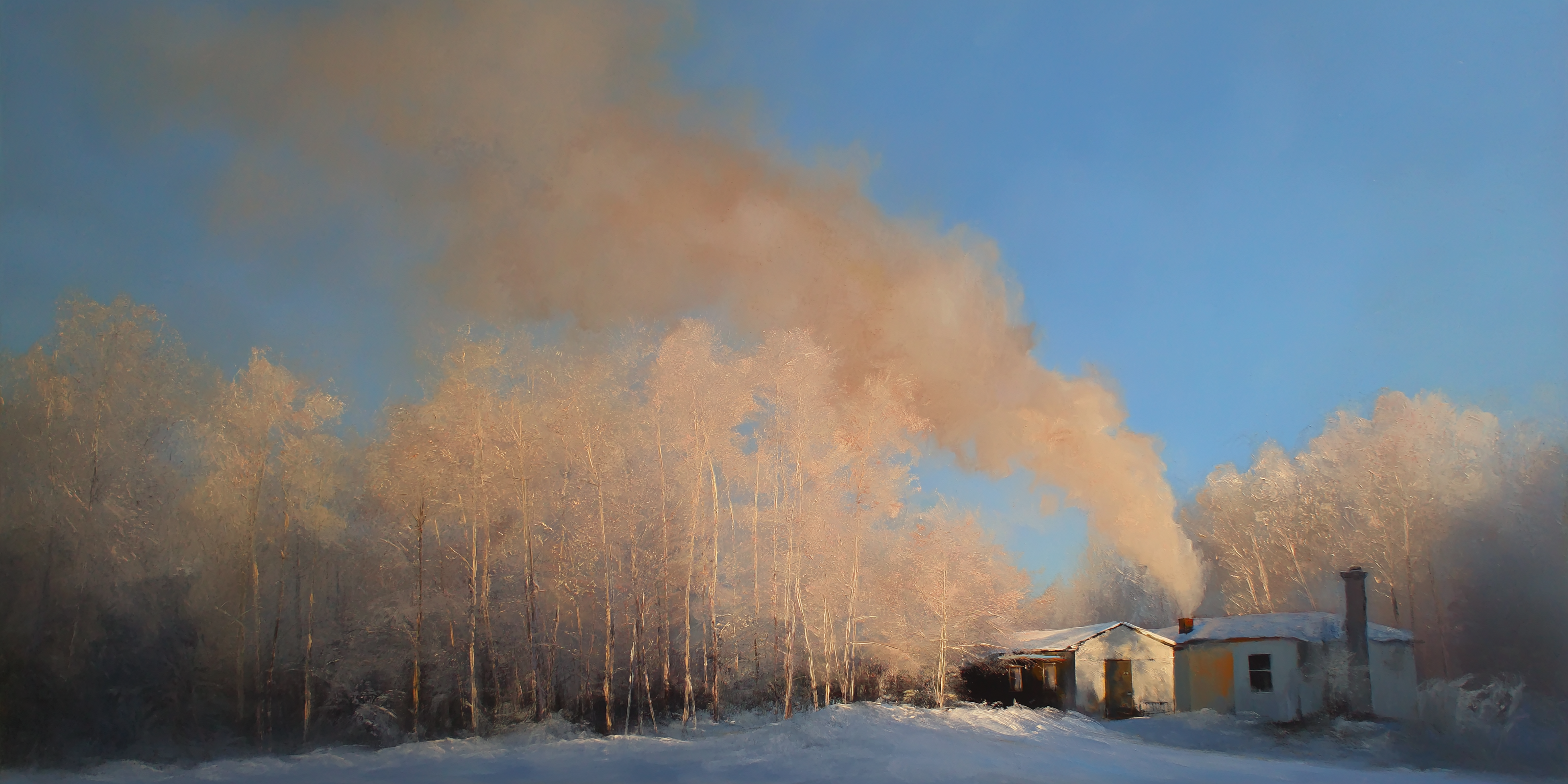 雪 桌布 壁紙 — 一間質樸的小屋向清澈的藍天噴出濃厚的橙色煙霧，白雪覆蓋著周圍冰凍的森林。