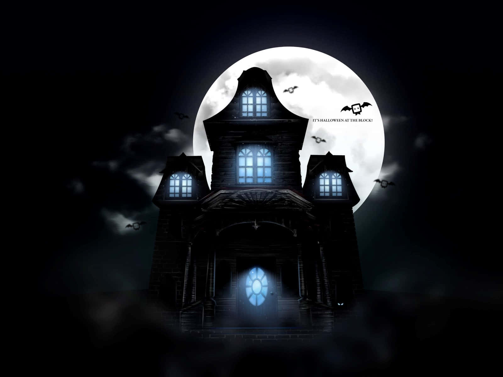 Haunted House 桌布 壁紙 — 一間陰森鬼屋，藍色窗戶發著光，矗立在滿月前，蝙蝠在漆黑的夜空中飛翔。
