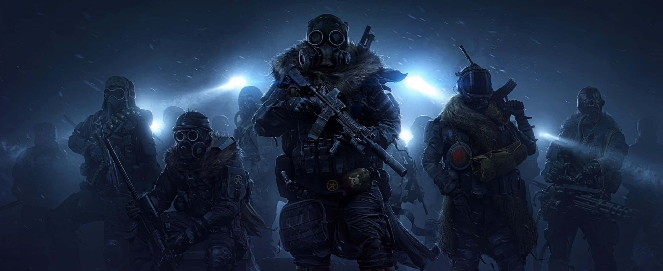 soldier 桌布 壁紙 — 一隊全副武裝、戴著防毒面具的士兵在白雪覆蓋、昏暗的戰場上前進，被刺眼的白光照亮。