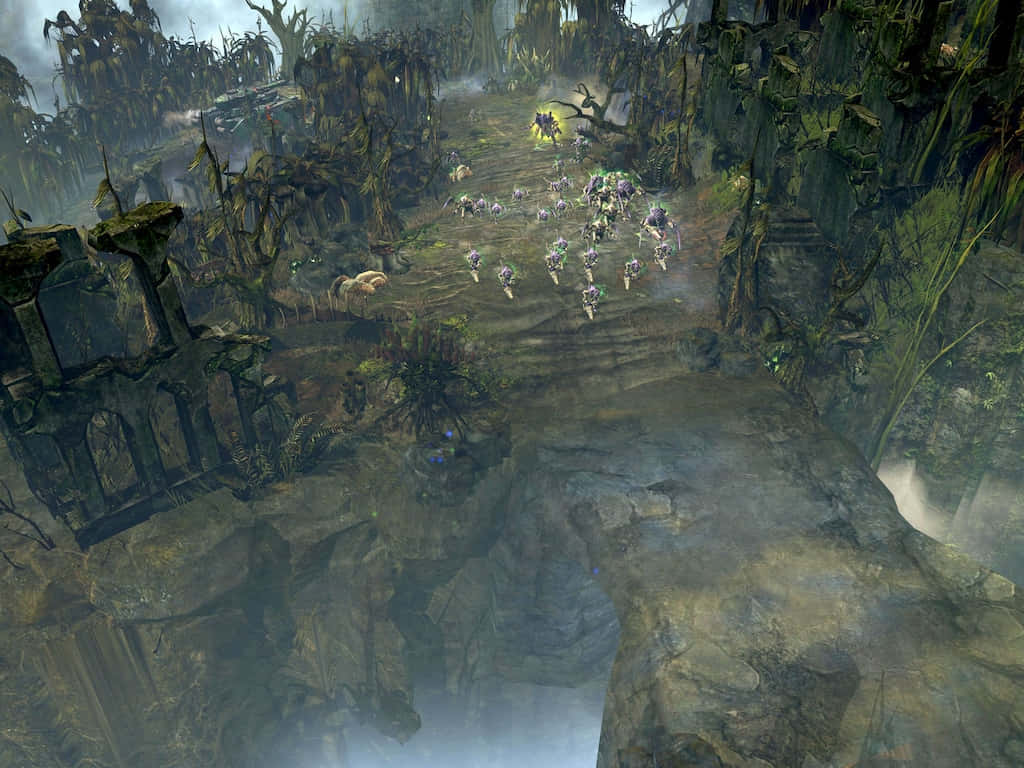 game 桌布 壁紙 — 一隊發光的戰士穿過迷霧叢林峽谷，兩旁是古老遺跡和高聳的藤蔓。
