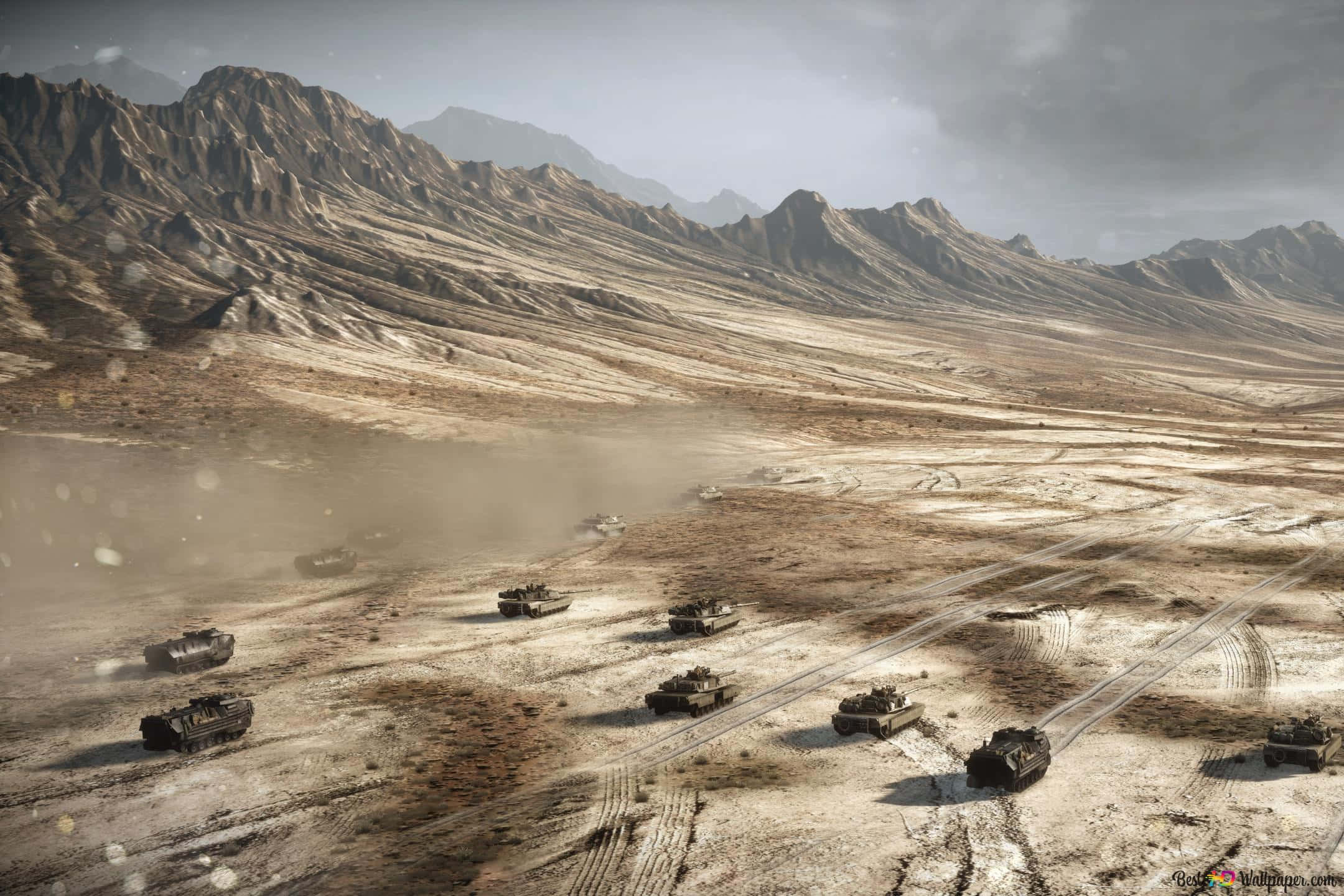 Battlefield 3 桌布 壁紙 — 一隊軍用坦克車隊在塵土飛揚的沙漠山谷中前進，崎嶇的山脈在暴風雨的天空下若隱若現。