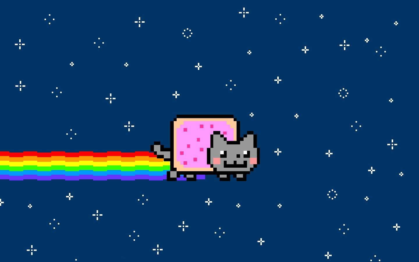 Nyan Cat 桌布 壁紙 — 一隻像素化的灰色貓咪，擁有粉紅色 Pop-Tart 身體，在繁星點點的夜空中飛馳，留下一道鮮豔的彩虹痕跡。