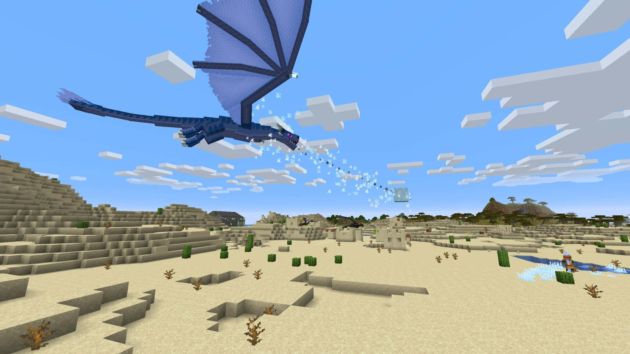 Minecraft Mods 桌布 壁紙 — 一隻像素化的藍色龍在Minecraft的沙漠生物群落上空翱翔，向遠處的玩家噴出冰粒。