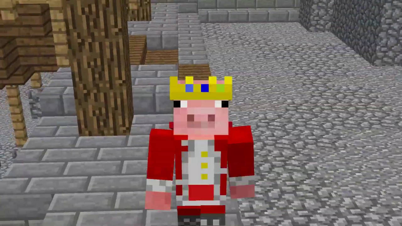 technoblade 桌布 壁紙 — 一隻像素化的豬戴著金色皇冠和紅色長袍，站在 Minecraft 村莊的石徑上。