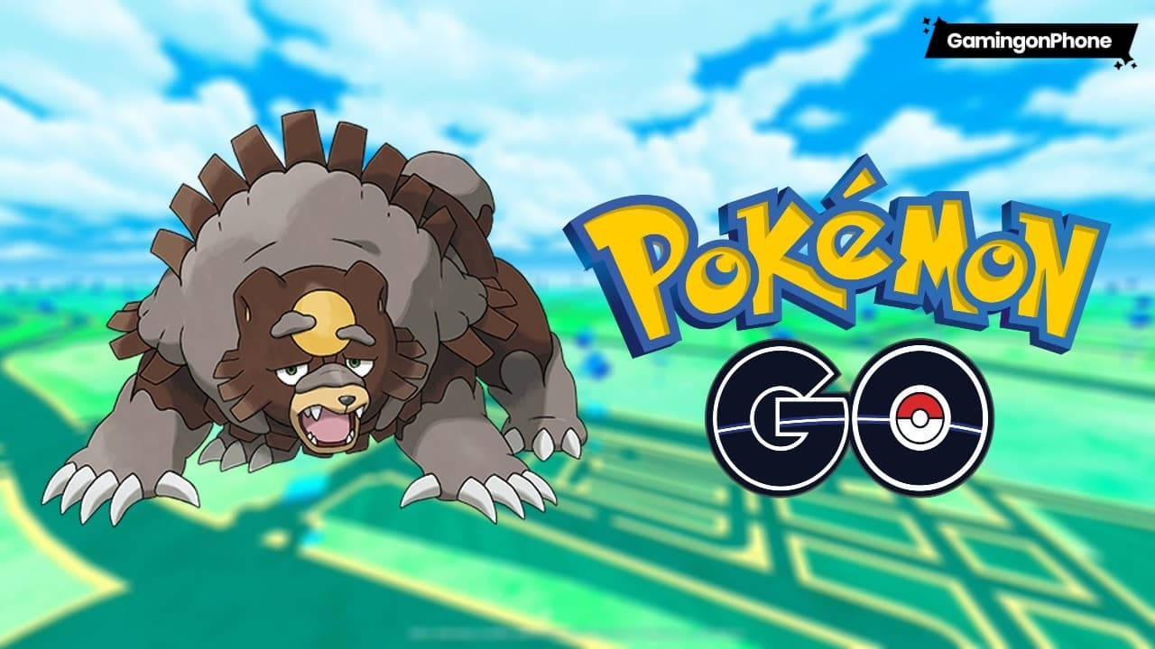 寶可夢 桌布 壁紙 — 一隻兇猛、帶刺的圈圈熊在晴朗藍天下充滿活力的 Pokémon GO 遊戲場景中咆哮。