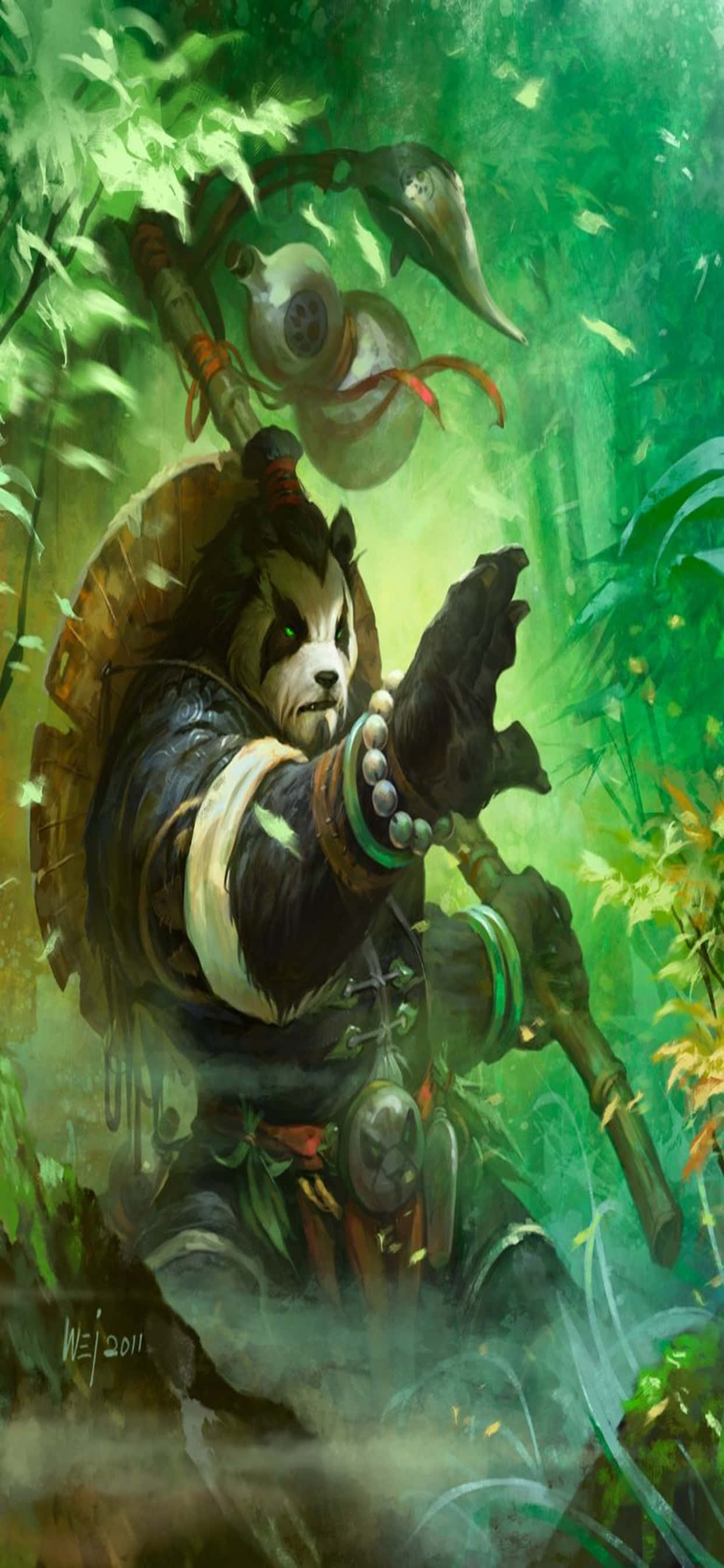 iPhone Xs Max Hearthstone 桌布 壁紙 — 一隻兇猛的熊貓戰士身穿暗色盔甲，站在茂密的綠色叢林樹葉中，揮舞著一根法杖和一顆發光的球體。