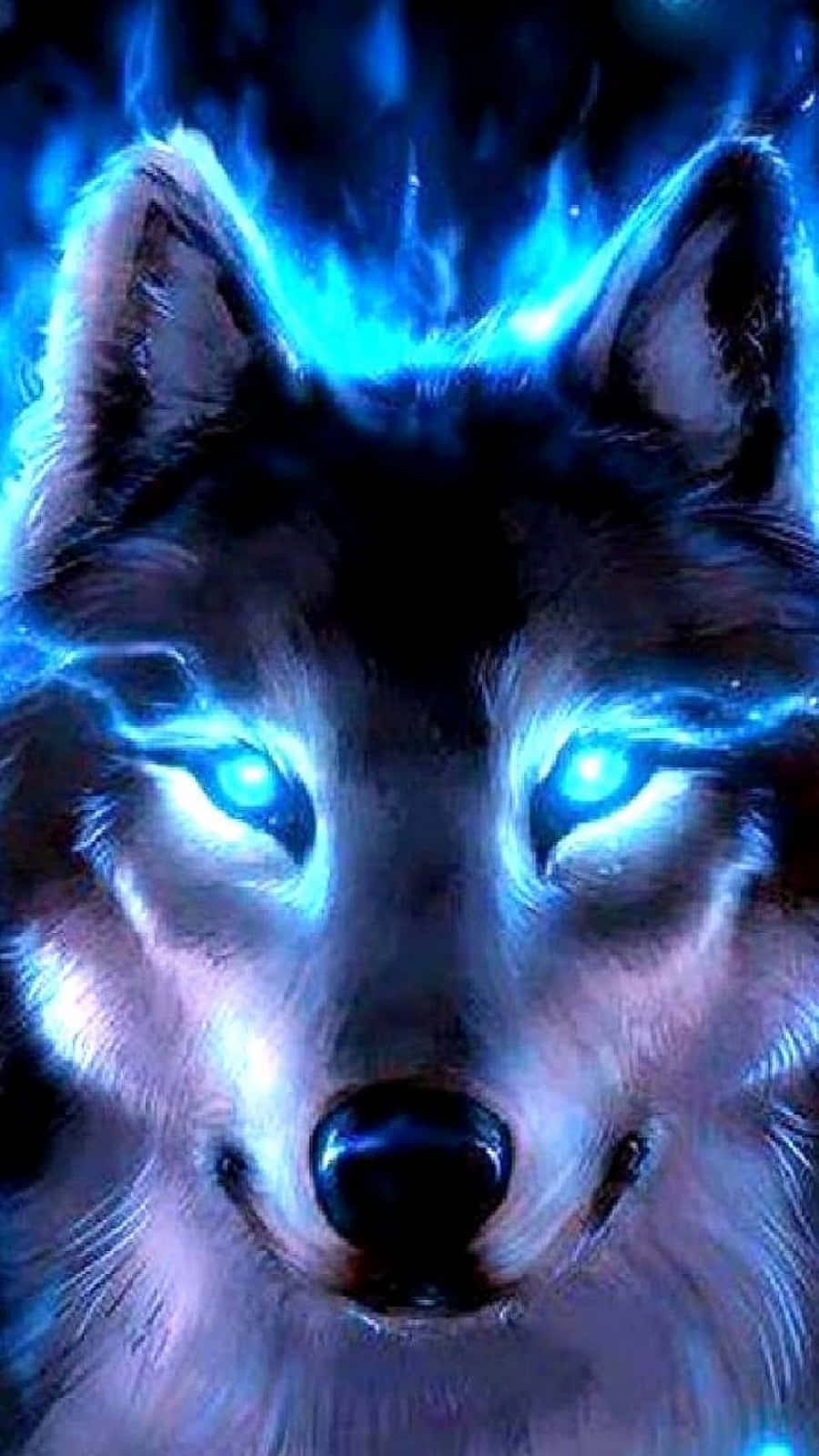 Blue Fire Wolf 桌布 壁紙 — 一隻兇猛的狼，擁有發光的藍色眼睛和電光藍色光環，在黑暗背景下強烈凝視。