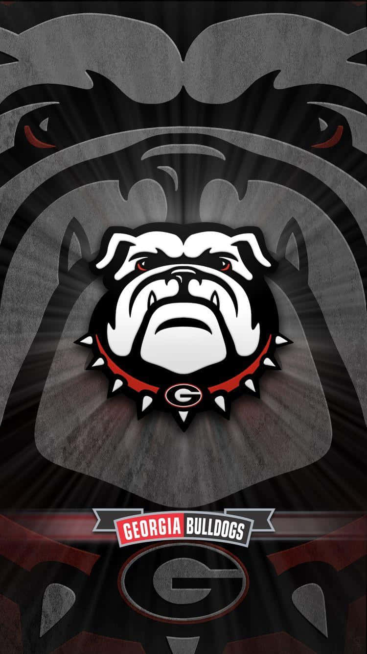 Bulldogs 桌布 壁紙 — 一隻兇猛的鬥牛犬吉祥物標誌，帶有紅色眼睛和尖刺項圈，從帶有抽象部落圖案的深灰色背景中散發出來。