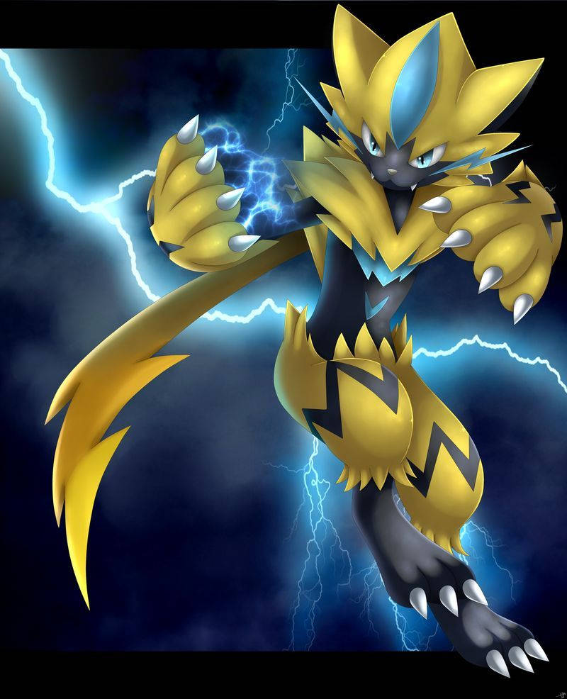 Zeraora 桌布 壁紙 — 一隻兇猛的黃黑配色閃電主題寶可夢，在暴風雨的天空下，爪子之間閃爍著劈啪作響的能量，擺出蓄勢待發的姿態。