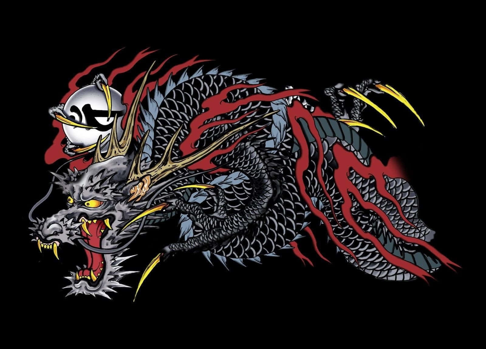 Japanese Tattoo 桌布 壁紙 — 一隻兇猛的黑龍，帶有紅色火焰和黃色爪子，在黑暗背景中咆哮著，手持一個頭骨。