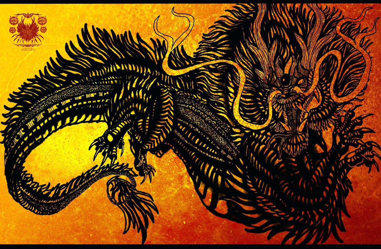 Mythical 桌布 壁紙 — 一隻兇猛的黑龍，擁有複雜的鱗片和飄逸的鬃毛，在火紅橙色和黃色紋理背景上動態盤繞。