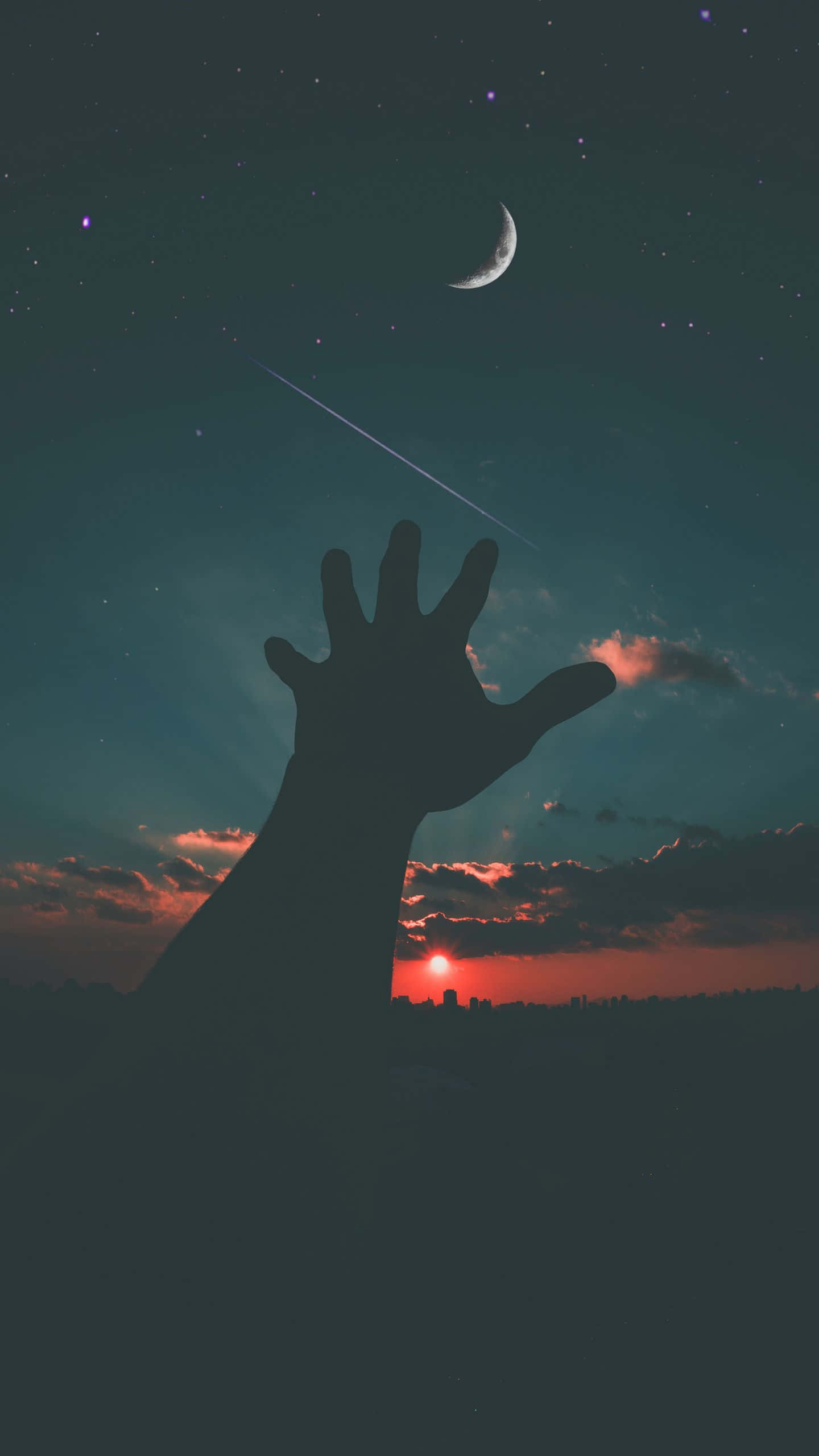hand 桌布 壁紙 — 一隻剪影的手伸向新月和流星，背景是暮色天空，下方是城市燈光。
