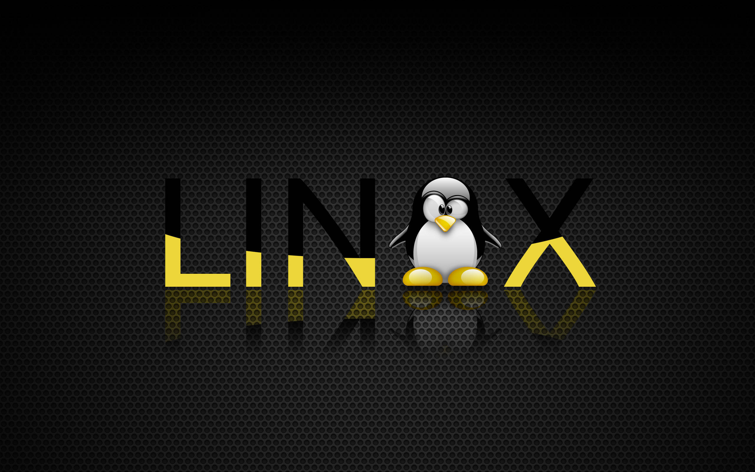 Linux 桌布 壁紙 — 一隻卡通企鵝吉祥物站在深色紋理背景前，中央是帶有黃色高光的「Linux」字樣。