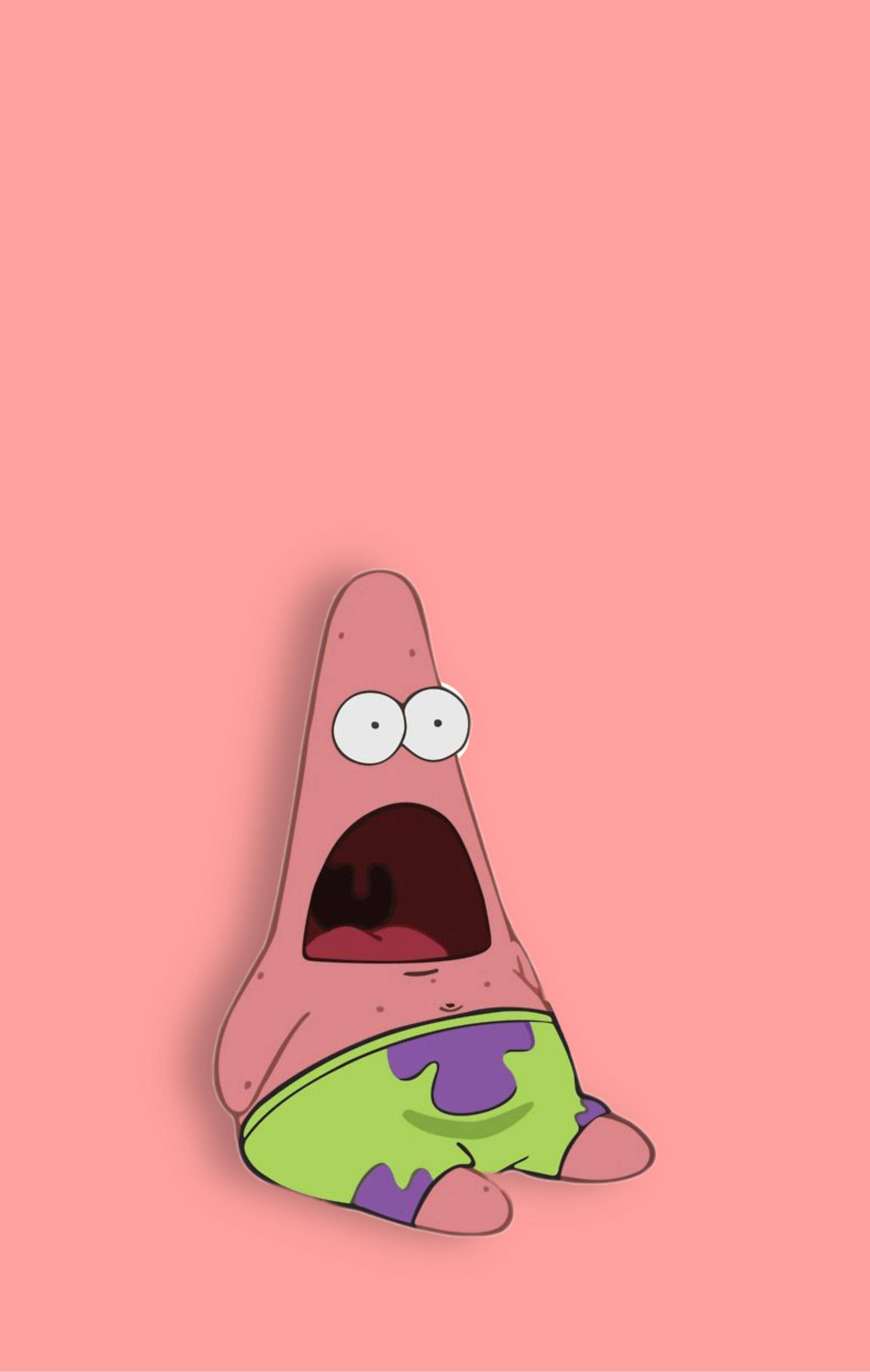 Funny Patrick 桌布 壁紙 — 一隻卡通海星，睜大眼睛，張開嘴巴，坐在純粉紅色背景上。