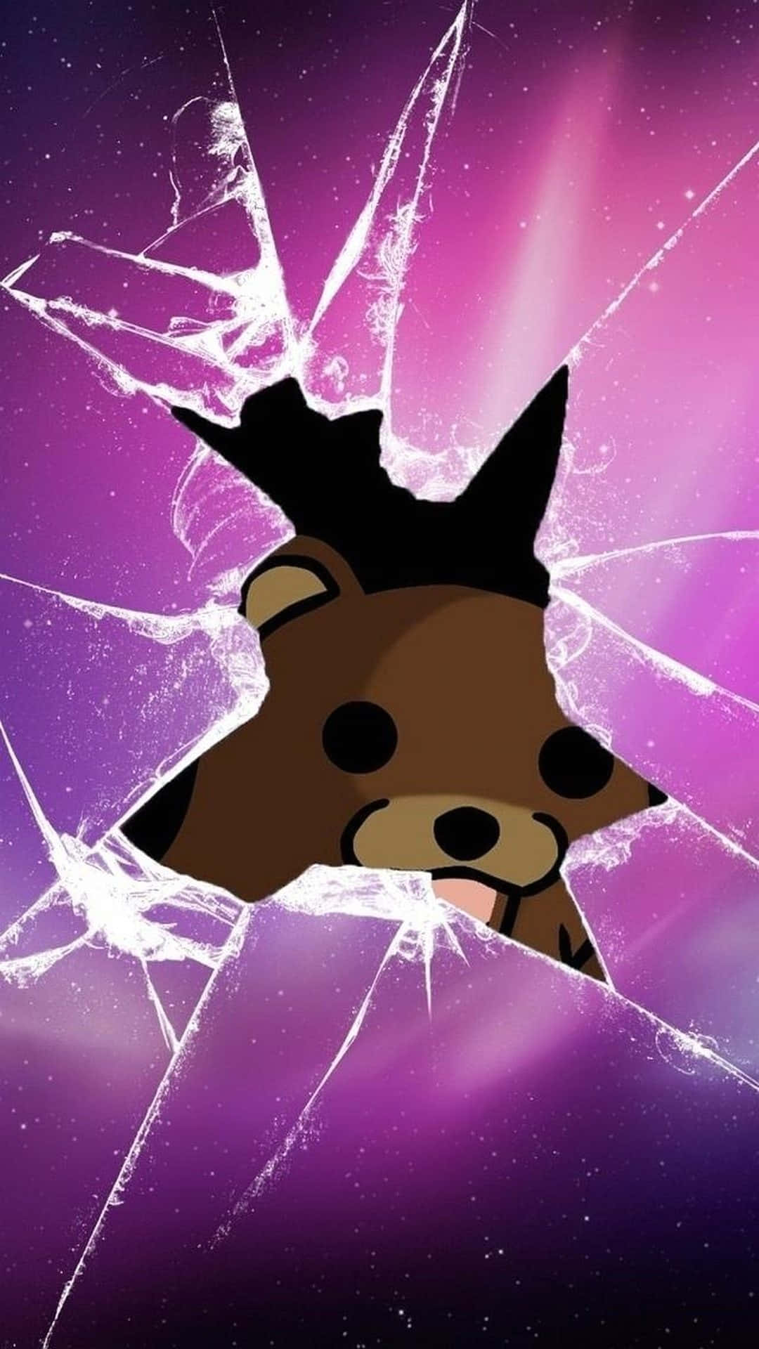 主畫面 桌布 壁紙 — 一隻卡通熊在充滿活力的紫色宇宙背景下透過碎裂的玻璃窺視。