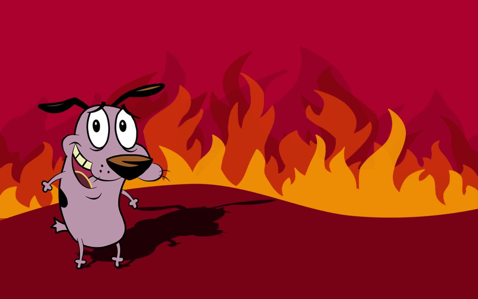 courage the cowardly dog 桌布 壁紙 — 一隻卡通狗睜大眼睛咧嘴笑著，站在深紅色背景前熊熊燃燒的橙紅色火焰前。