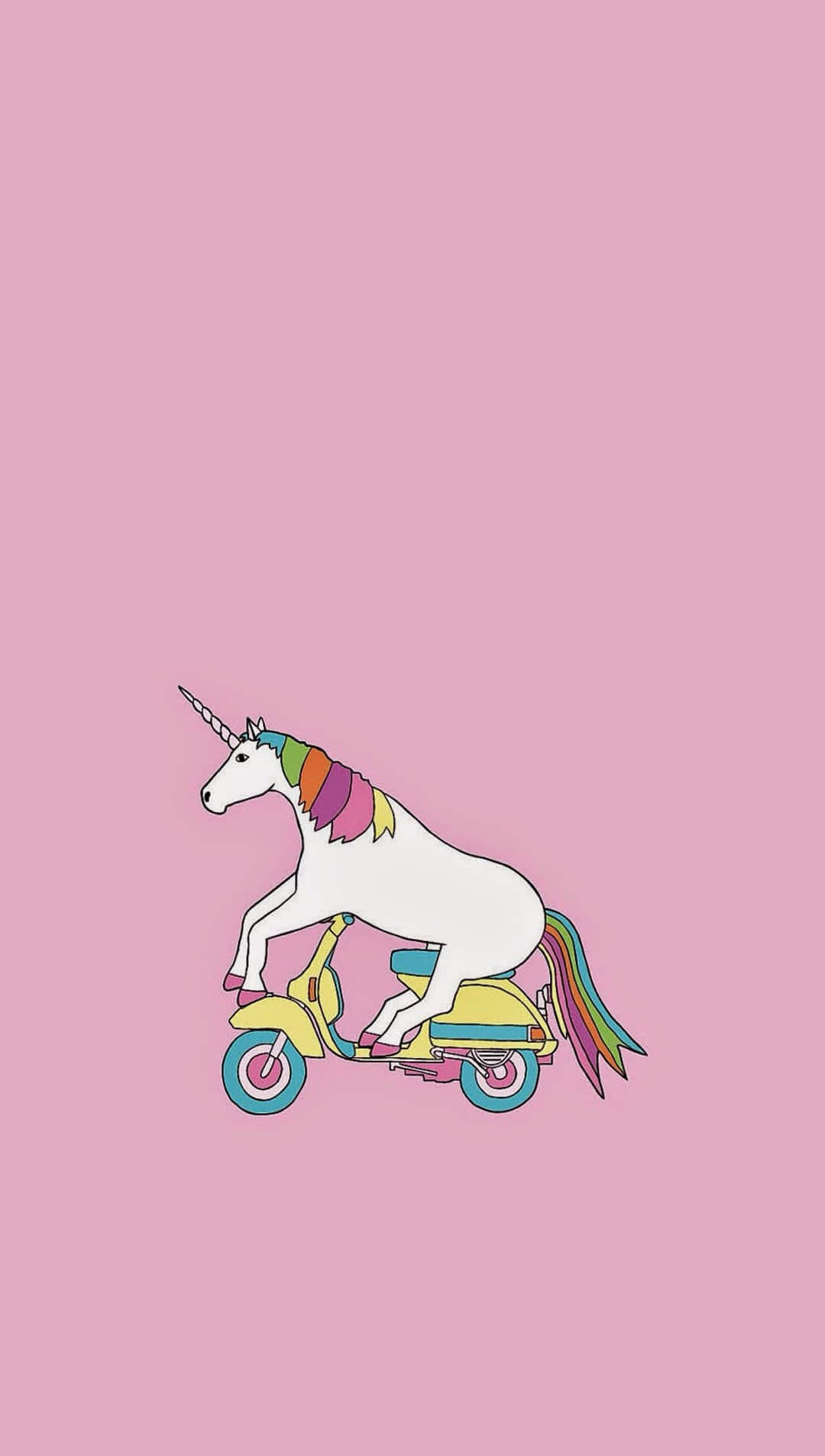 Cute Unicorn 桌布 壁紙 — 一隻卡通獨角獸，擁有彩虹鬃毛和尾巴，騎著一輛黃色滑板車，背景是純粉色。