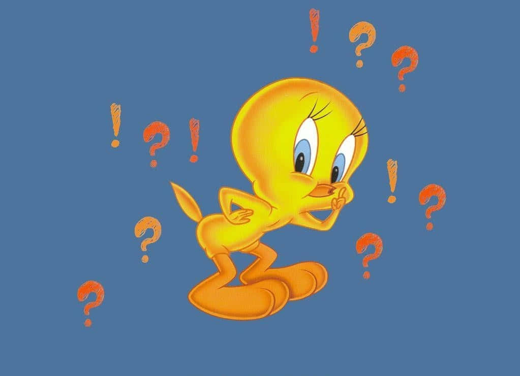 Tweety Bird 桌布 壁紙 — 一隻卡通黃色小鳥，眼睛大大，姿勢若有所思，被漂浮的問號和驚嘆號包圍，背景為純藍色。
