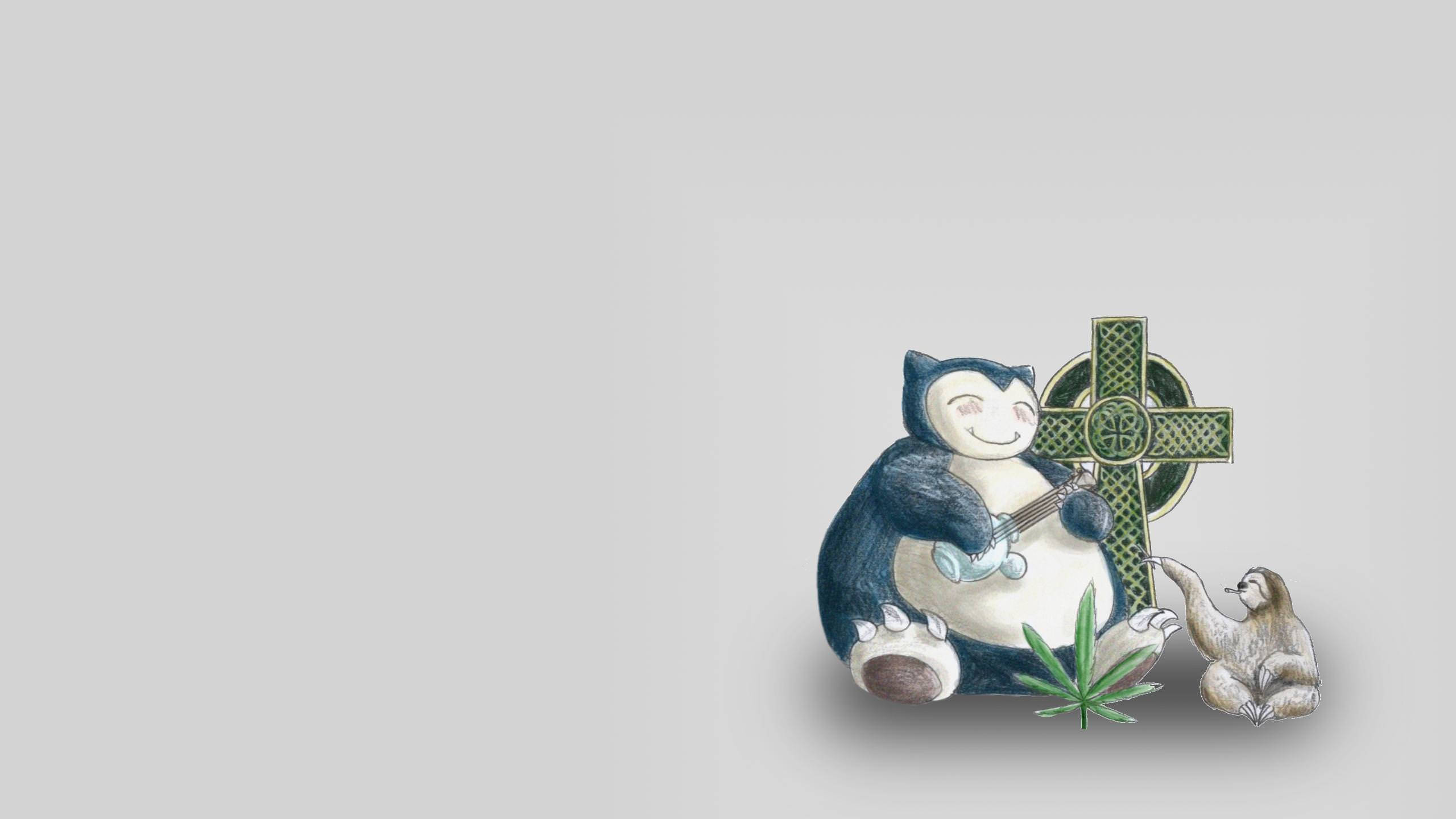 卡比獸 桌布 壁紙 — 一隻可愛的卡通樹懶和一隻黑白貓狀生物坐在綠色凱爾特十字架和大麻葉旁邊，背景是純灰色。