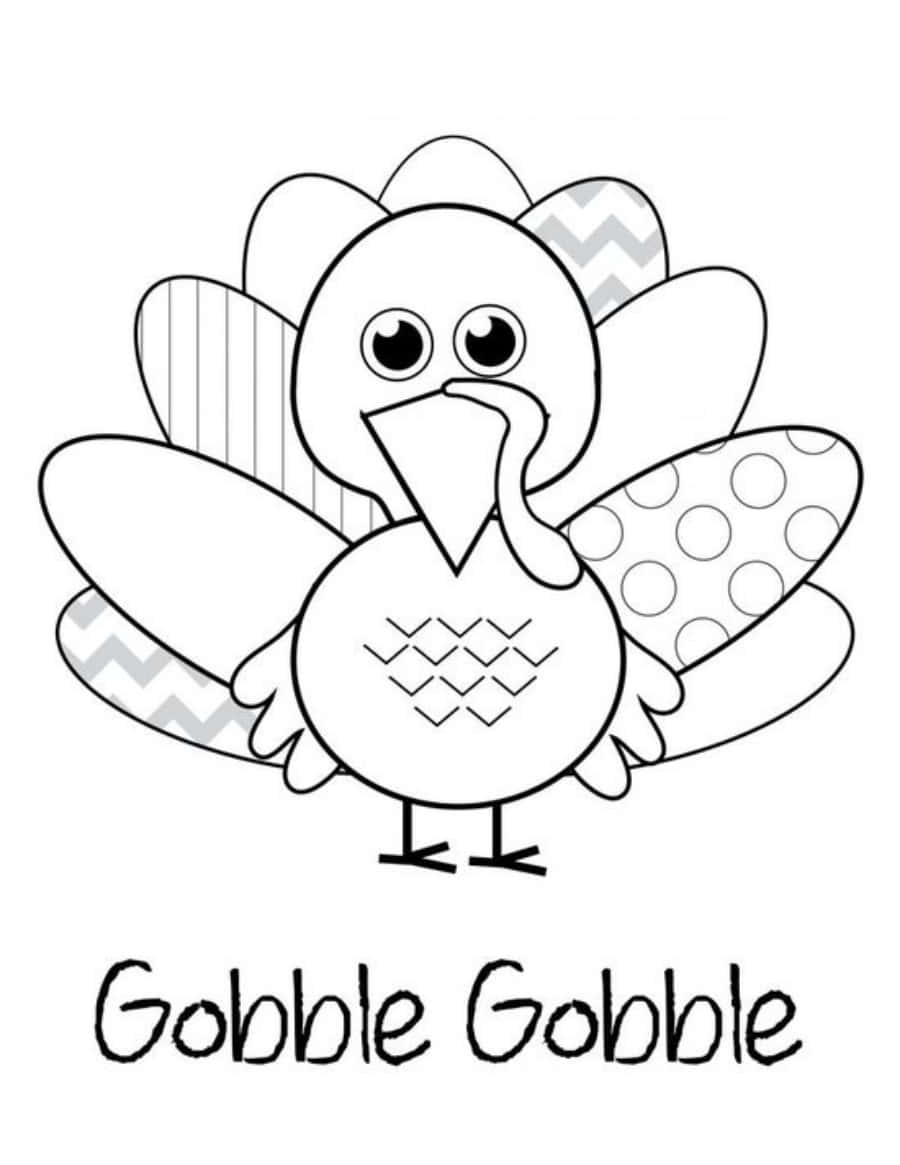 Turkey Coloring 桌布 壁紙 — 一隻可愛的卡通火雞，帶有圖案羽毛和大眼睛，準備好上色，下方有 'Gobble Gobble' 文字。