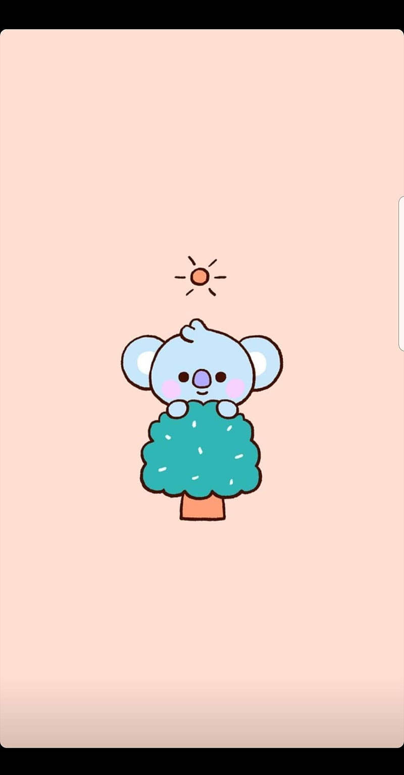 Koya 桌布 壁紙 — 一隻可愛的卡通無尾熊在柔和的蜜桃色背景下，於一個小太陽下擁抱一棵小樹。