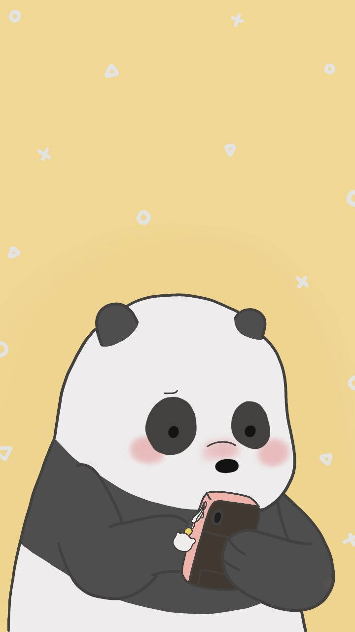 Cartoon 桌布 壁紙 — 一隻可愛的卡通熊貓，臉頰紅潤，拿著電話，背景是柔和的黃色，散落著白色形狀，表情驚訝。