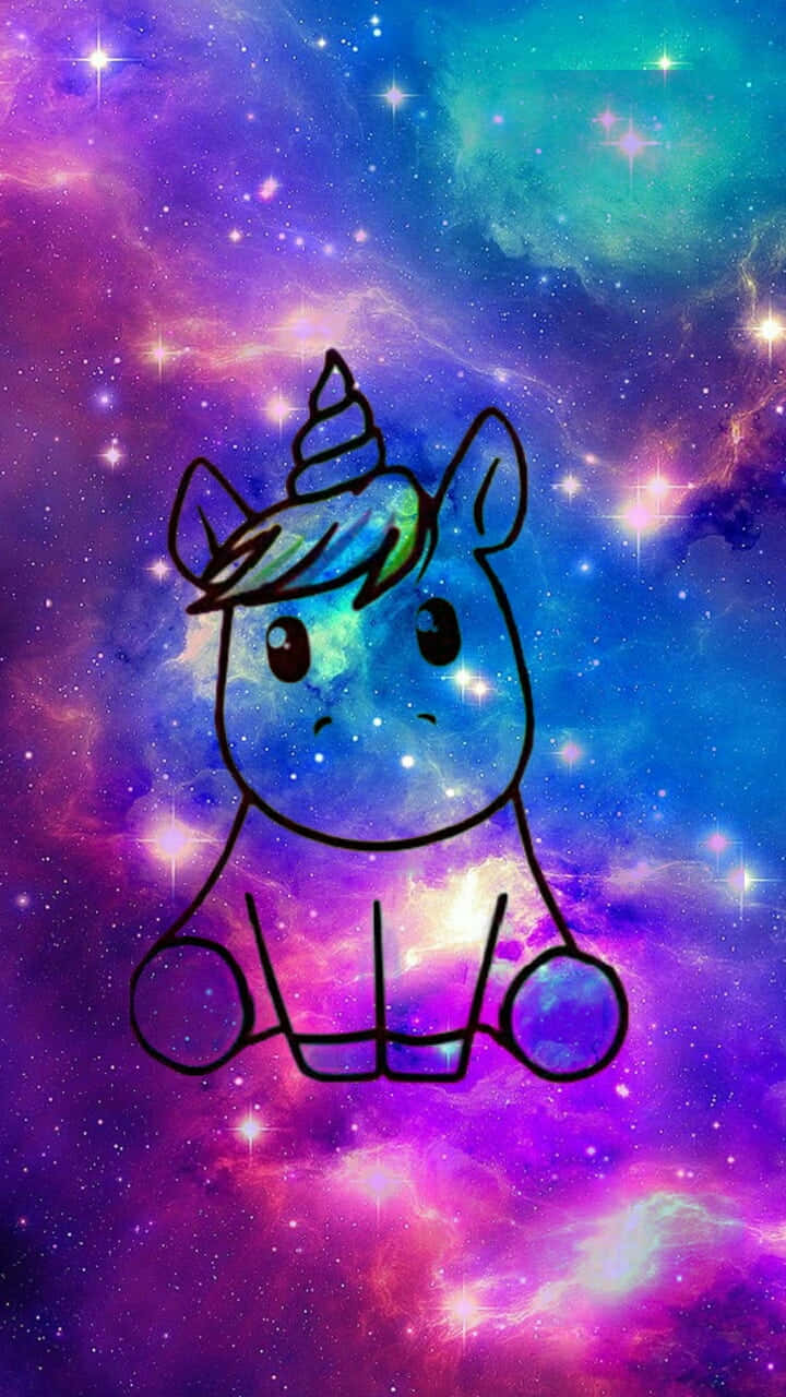 Cute Unicorn 桌布 壁紙 — 一隻可愛的卡通獨角獸，擁有星際銀河身體，坐在充滿閃爍星星和星雲的鮮豔宇宙背景前。