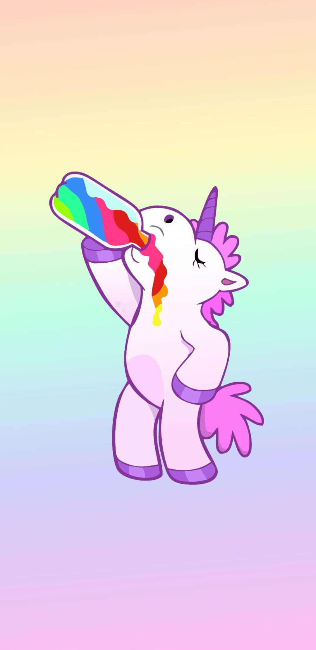 Cute Unicorn 桌布 壁紙 — 一隻可愛的卡通獨角獸，擁有紫色鬃毛和角，在柔和的漸變背景前從瓶子裡喝彩虹色的液體。