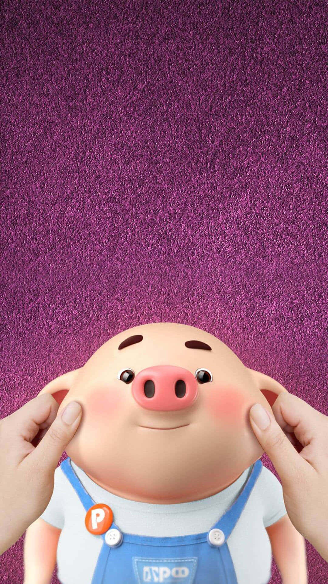 Piggy 桌布 壁紙 — 一隻可愛的卡通豬，臉頰紅潤，穿著藍色吊帶褲，在閃閃發光的紫色亮粉背景上，被手輕輕捏著臉頰微笑。