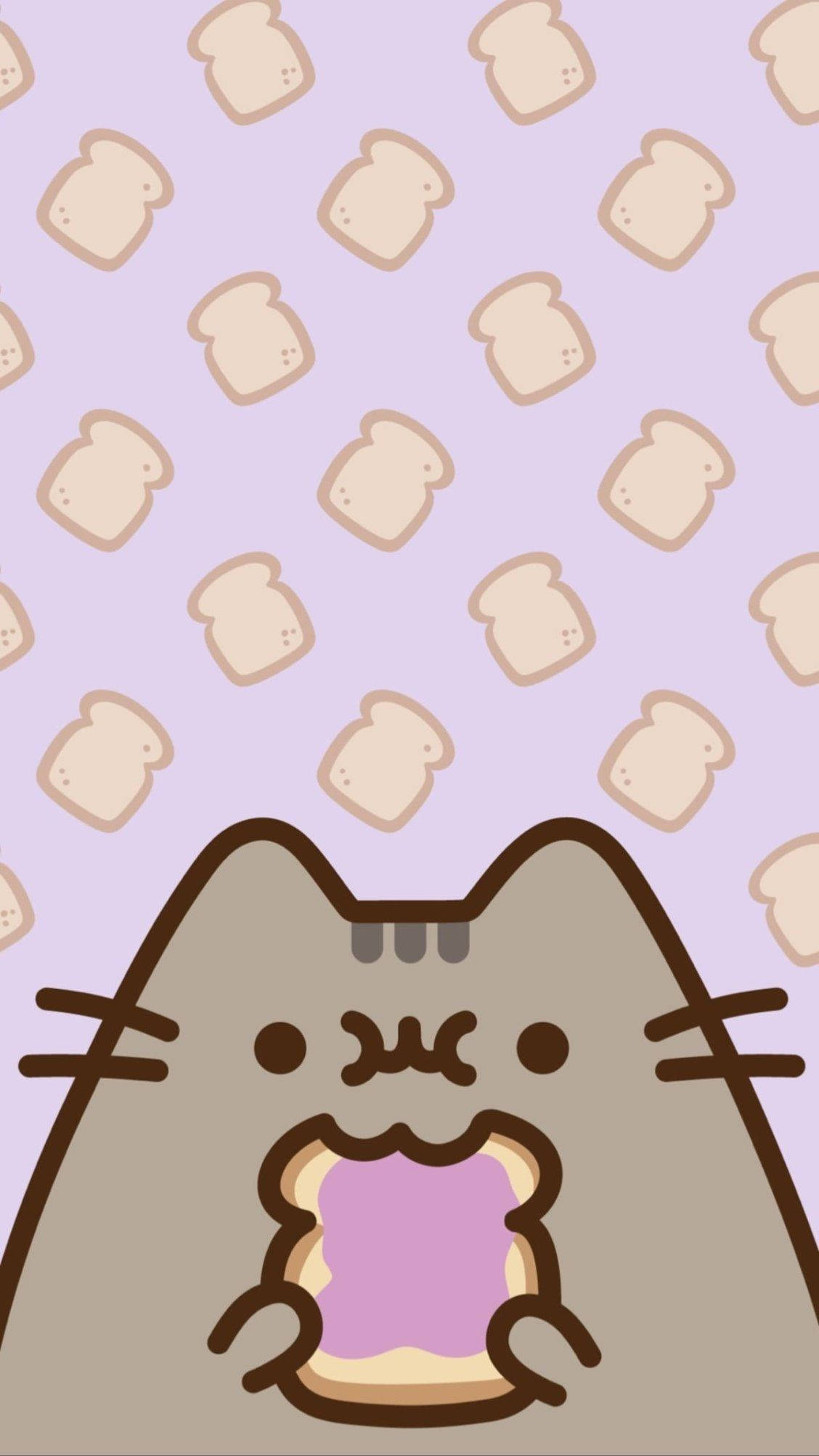 Cute Kawaii Cat 桌布 壁紙 — 一隻可愛的卡通貓咪張大嘴巴，拿著一片紫色果醬吐司，背景是淺紫色並帶有重複的吐司圖案。