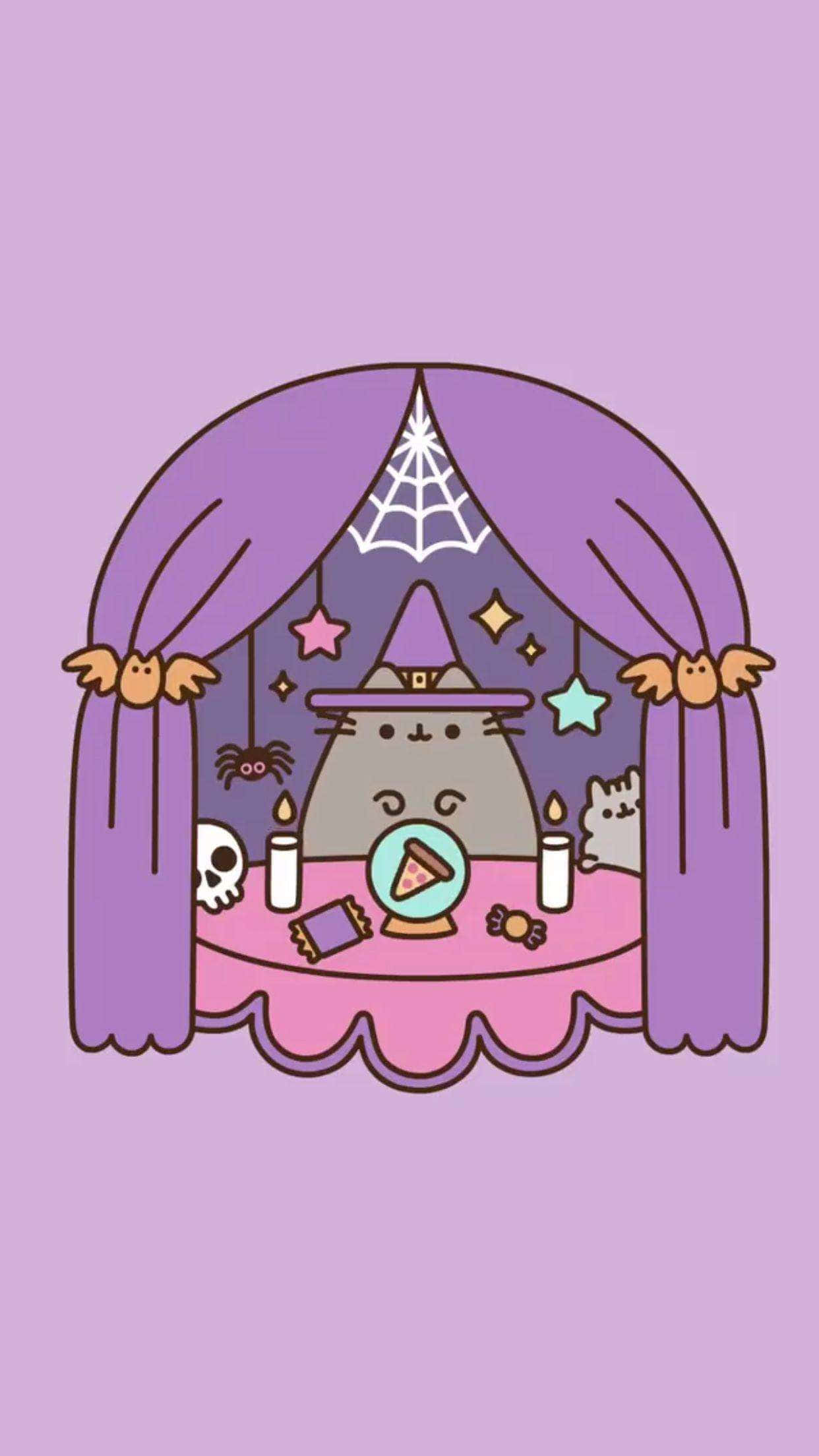 Pusheen Kawaii 桌布 壁紙 — 一隻可愛的卡通貓咪戴著巫婆帽，坐在粉紅色的桌子旁，桌上放著蠟燭和水晶球，背景是紫色窗簾。