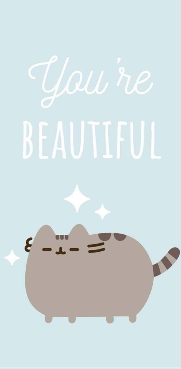 Cute Pusheen 桌布 壁紙 — 一隻可愛的卡通貓咪閃閃發光，漂浮在柔和藍色背景上「你很美麗」字樣的下方。