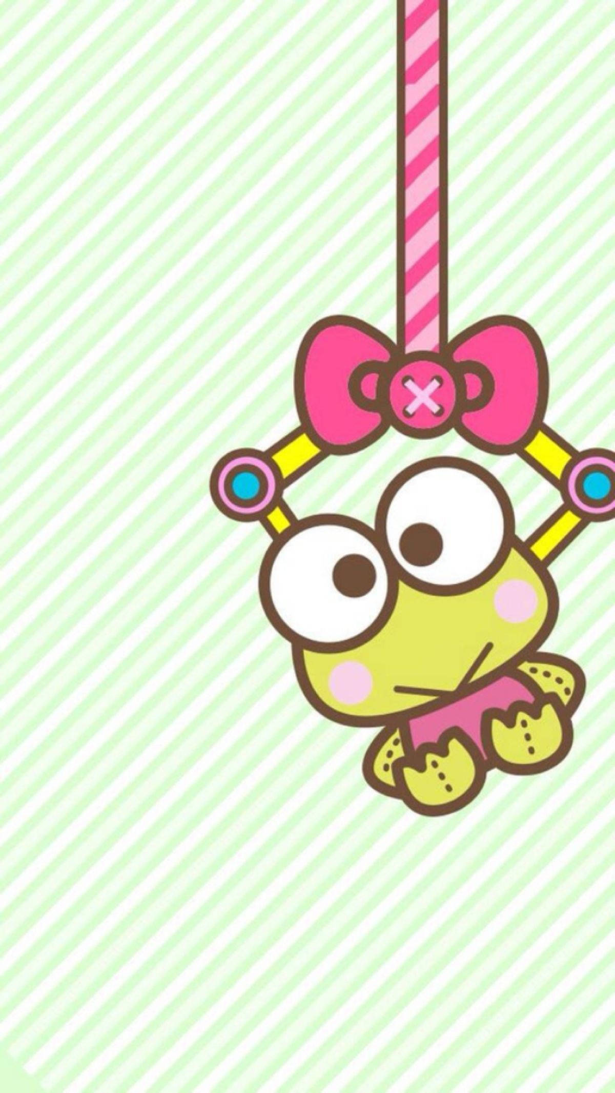 Keroppi 桌布 壁紙 — 一隻可愛的大眼睛卡通青蛙，戴著粉紅色蝴蝶結，掛在粉紅色條紋桿上，背景是淺綠色條紋。