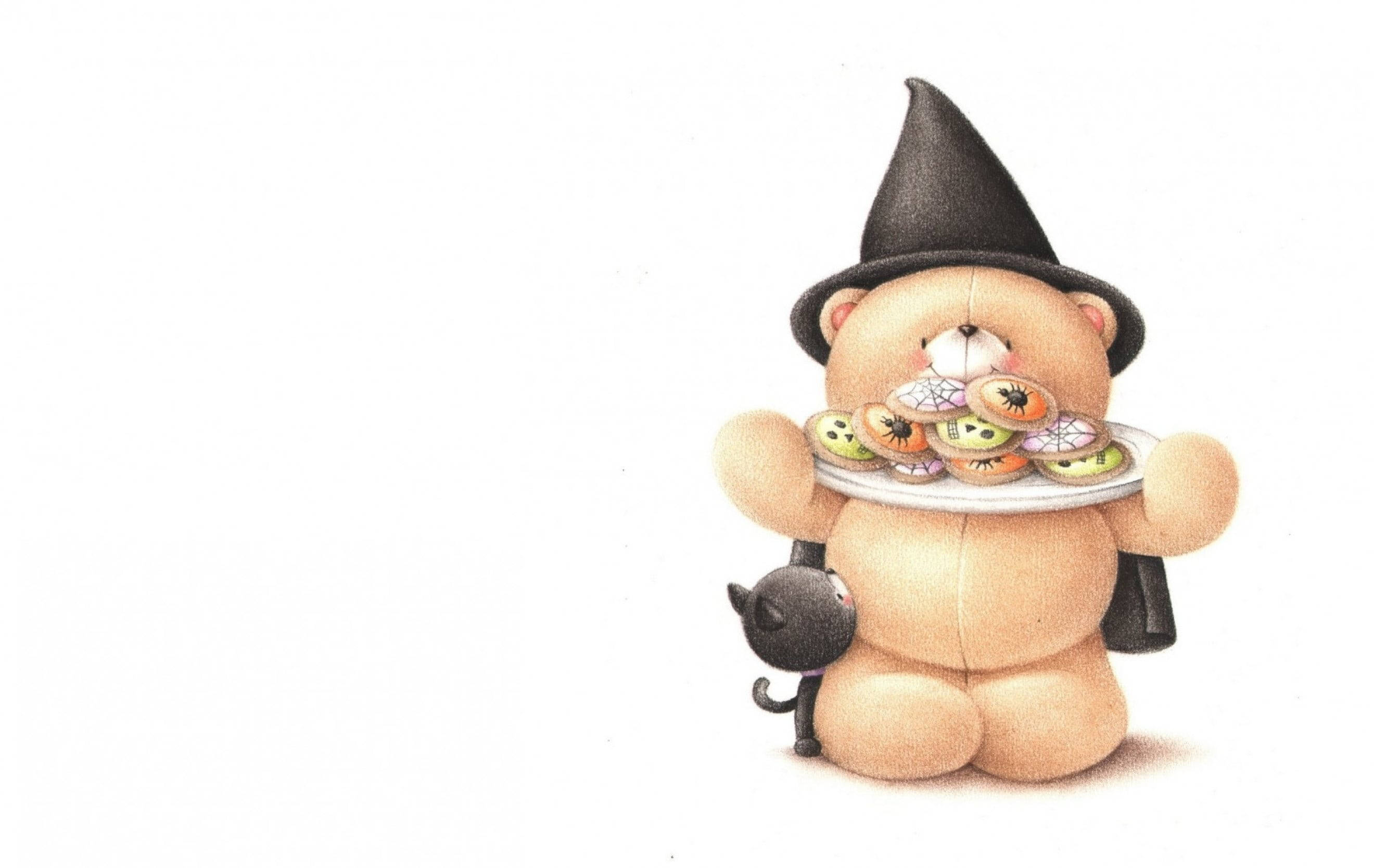Cute Halloween Desktop 桌布 壁紙 — 一隻可愛的泰迪熊戴著巫婆帽，拿著一盤蜘蛛網裝飾的餅乾，旁邊有一隻小黑貓。