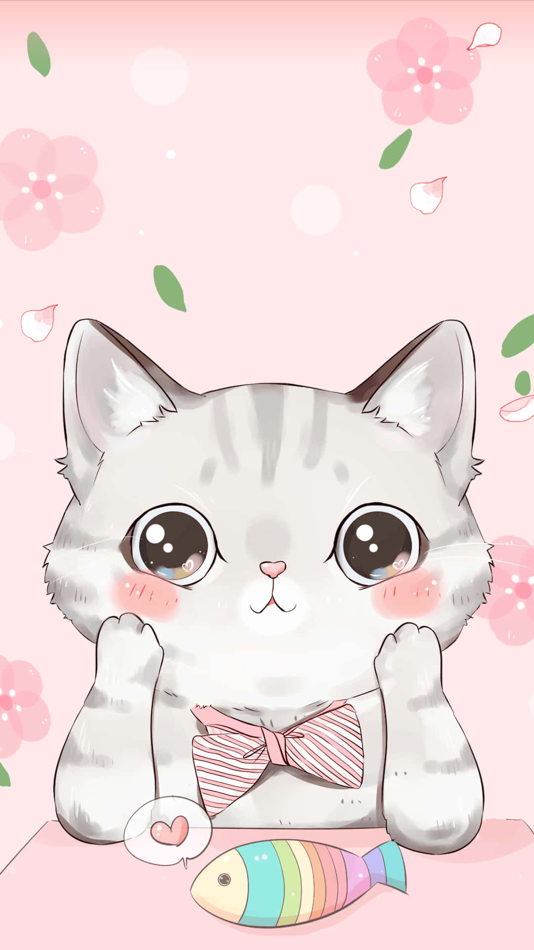 Cute Animated 桌布 壁紙 — 一隻可愛的灰色虎斑小貓，有大眼睛和粉紅色蝴蝶結，快樂地坐在彩虹魚旁邊，背景是柔和的粉紅色櫻花。