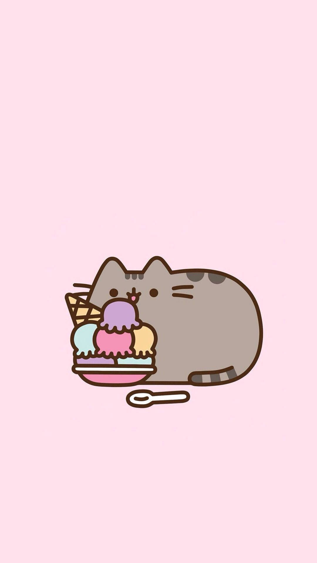 pusheen 動圖 桌布 壁紙 — 一隻可愛的灰色貓咪，旁邊有一碗色彩繽紛的冰淇淋和一個湯匙，背景是柔和的粉紅色。
