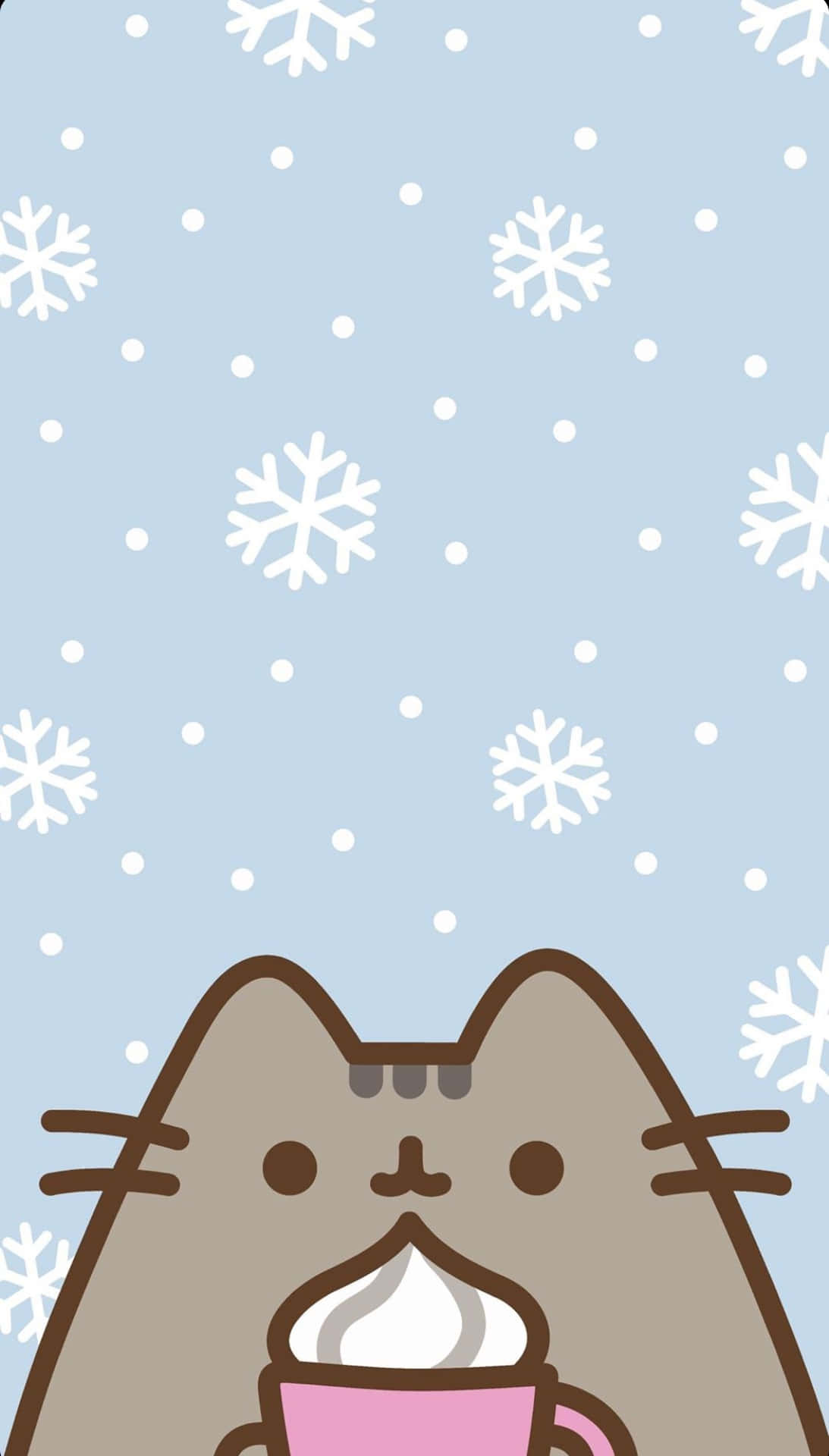 Kawaii Pusheen 桌布 壁紙 — 一隻可愛的灰色貓咪在柔和的藍天下，雪花飄落，啜飲著一杯帶有奶油的粉紅色杯子。