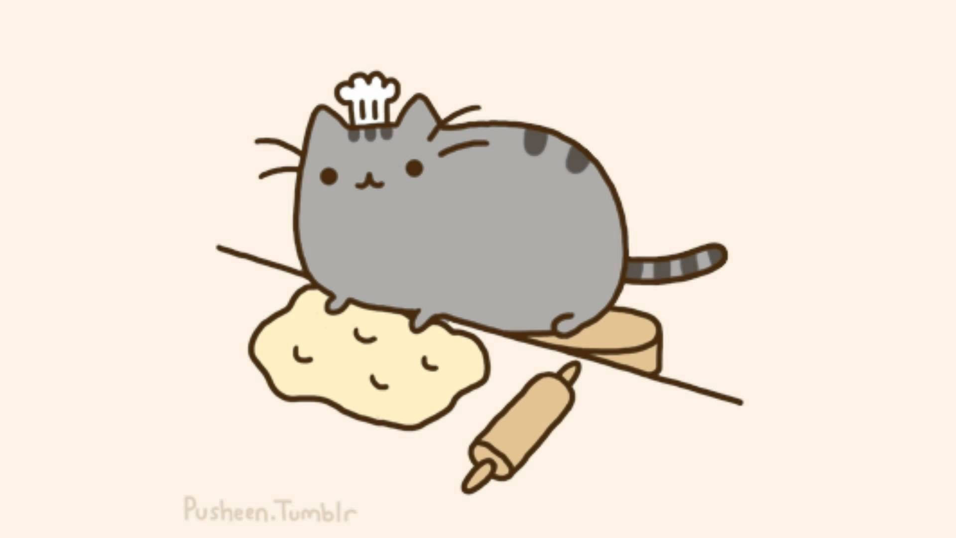 pusheen 動圖 桌布 壁紙 — 一隻可愛的灰色貓咪戴著廚師帽，自豪地站在木製擀麵棍上，旁邊有麵團和擀麵棍。
