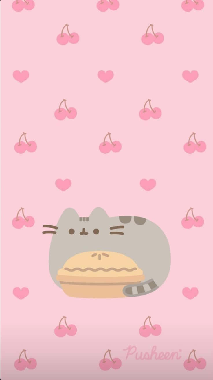Cute Pusheen 桌布 壁紙 — 一隻可愛的灰色貓咪拿著一個櫻桃派，周圍散落著櫻桃和心形圖案，背景是柔和的粉紅色。