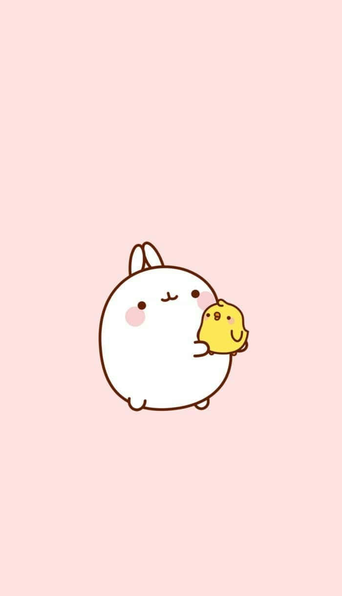Cute Animals Cartoon 桌布 壁紙 — 一隻可愛的白兔，臉頰粉紅，在柔和的粉紅色背景前輕輕抱著一隻小黃雞。